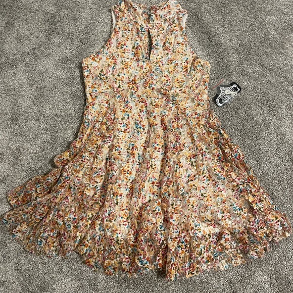 Angie Dresses & Skirts - Angie NWT High Neck Floral Dress 💐